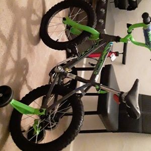 Kid's Bike w/ Training Wheels